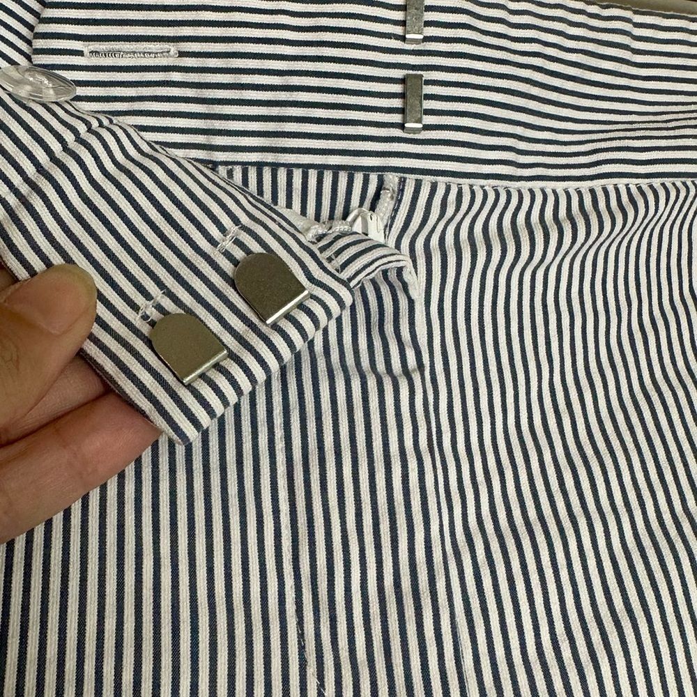 Ann Taylor Women’s Striped Navy and White Shorts Size 6 - Picture 5 of 7